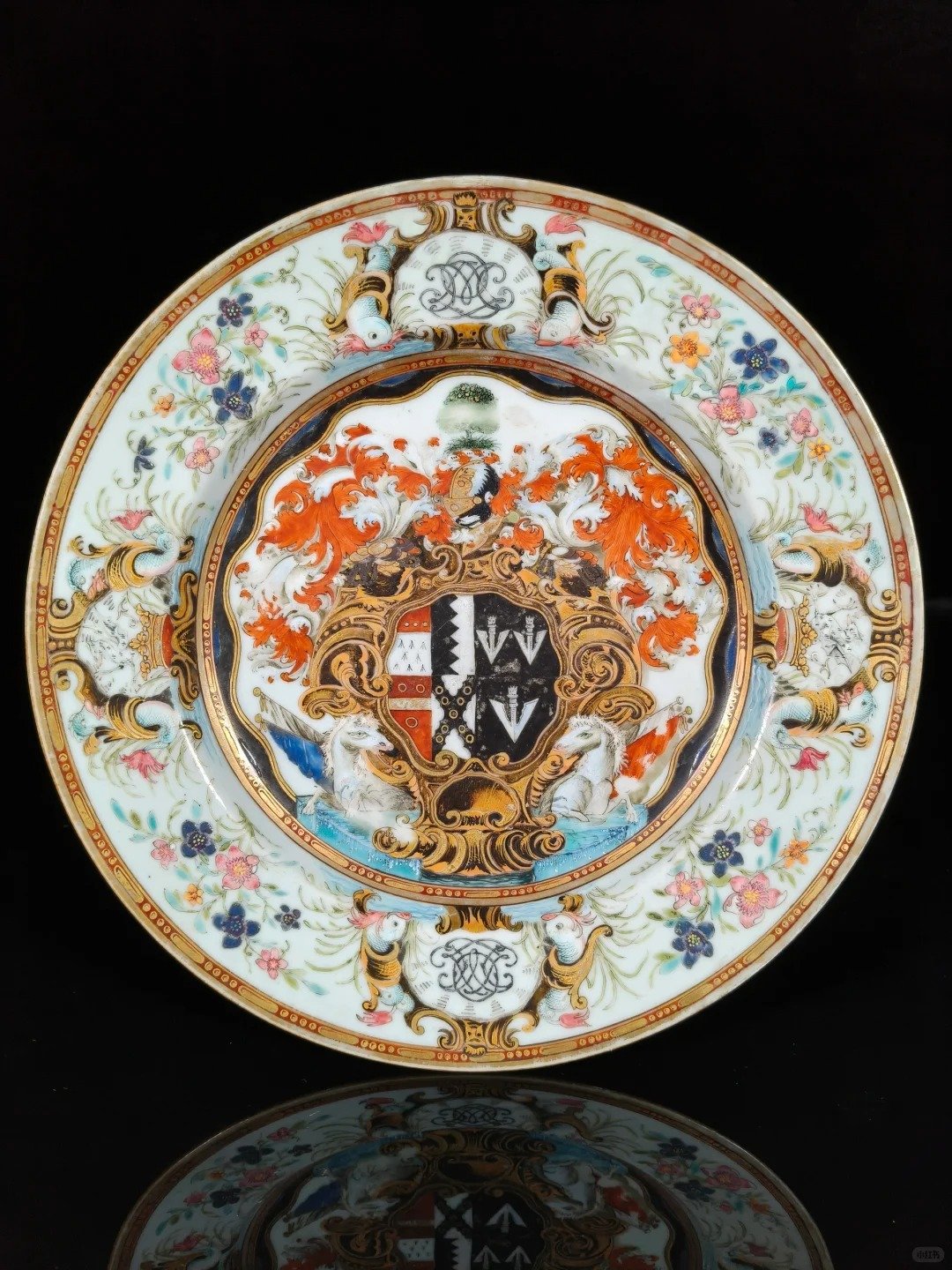 新加坡多祿溙：清代“廣彩”紋章瓷的歷史與市場價值